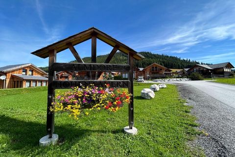 Willkommen in diesem Chalet, einem luxuriösen 100 m² großen Rückzugsort im Herzen von Hohentauern. Dieses geräumige Chalet bietet bequem Platz für bis zu 8 Personen und ist somit die perfekte Wahl für Familienurlaube oder Gruppenreisen. Die vier eleg...