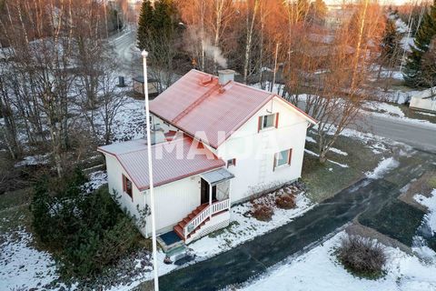 Willkommen in diesem charmanten Einfamilienhaus aus den 1950er Jahren, das sich in einer ruhigen und einladenden Gegend befindet. Das Haus bewahrt den authentischen Charme der alten Welt, bietet aber auch die Möglichkeit, nach Ihren Bedürfnissen zu m...