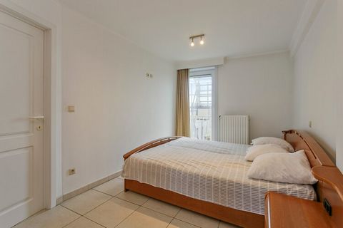 Dieses geräumige Apartment mit 2 Schlafzimmern befindet sich im 7. Stock eines Gebäudes in Blankenberge und bietet einen komfortablen Aufenthalt für bis zu 6 Personen. Das Apartment verfügt über ein Wohnzimmer mit einem Ecksofa, einem Flachbildfernse...