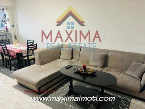 ref.21593, MAXIMA Real Estate bietet Ihnen eine ZWEI-Zimmer-Wohnung mit ECHTEM BEREICH, OHNE ÜBERGANG, auf der MITTLEREN ETAGE! ! ! Das Anwesen ist nach OSTEN/WESTERN ausgerichtet und besteht aus einem hellen Wohnzimmer mit Küchenzeile, zwei getrennt...