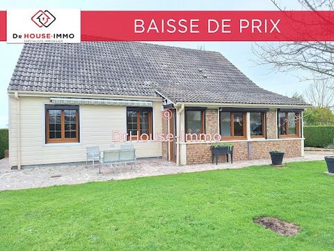 cette maison située au calme a moins de 5km de veules les roses, charmant village côtier reconnu pour son cadre paisible et authentique, comprend: A l' entrée une véranda lumineuse qui donne accès a la cuisine, ensuite le couloir , d un coté a la sal...