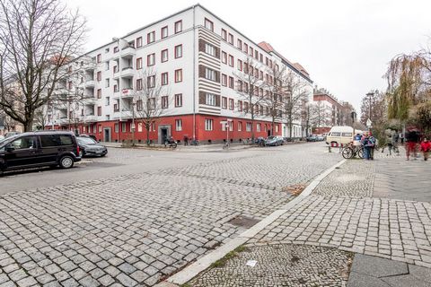 Fühlen Sie sich wie zu Hause, wo auch immer Sie leben wollen. Sie werden diese schöne Prenzlauer Berg möblierte Wohnung mit zwei Schlafzimmern mit seiner modernen Einrichtung, voll ausgestattete Küche und helles Wohnzimmer mit herrlichem Blick auf de...