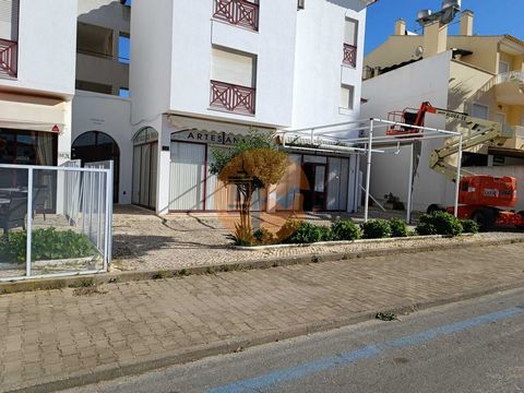 Commercial Shop, with terraces for sale at Praia de Altura. Algarve. Located in Altura. With terraces. With a privileged location. Good access. Close to Altura beach and in a privileged area with easy parking. Commerce For various activities. With Ba...