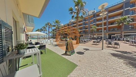 Restaurant für den Transfer in der Urbanisation Marina Village in Olhão. Dieses Restaurant, das voll in Betrieb ist, verfügt über 32 Sitzplätze im Innenbereich und 32 Sitzplätze auf der Terrasse. Es ist komplett ausgestattet und möbliert. Mit einer g...