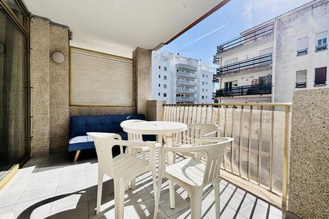 Ten apartament jest idealny na relaksujące wakacje w sercu Salou i może pomieścić maksymalnie 4 osoby. Obejmuje on przytulną sypialnię i rozkładaną sofę w salonie. Dla Twojej wygody łazienka została wyposażona w nowoczesny prysznic. Mieszkanie nie je...