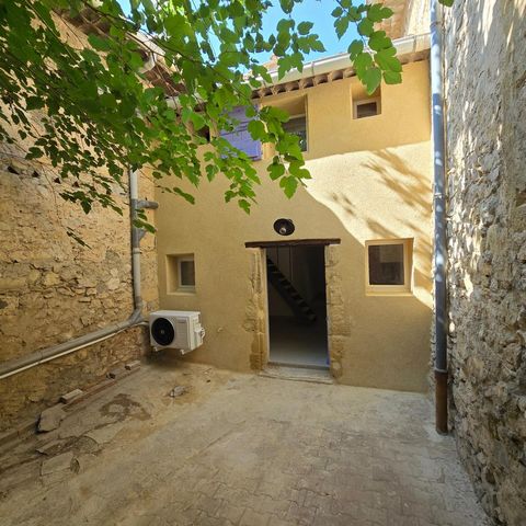 Mérindol - maison de village entièrement rénovée avec extérieur