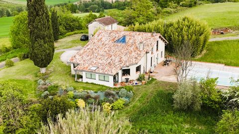 PROPRIETE DE 10 HA AVEC GITE, PISCINE, DEPENDANCES ET SOURCE