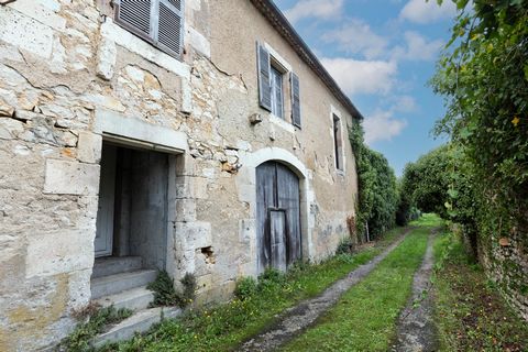 Maison ancienne avec dépendances au bord de Tardoire