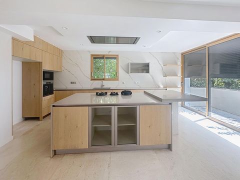 Rare dans le secteur. Maison rénové avec de belles prestations proche de la ville avec piscine
