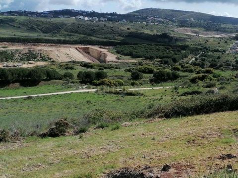 Découvrez ce terrain de 600 m² situé à União das freguesias de Santo Antão e São Julião do Tojal, Loures, à un prix attractif de 15 000 . Ce bien immobilier, bien que d'occasion, offre un potentiel immense pour réaliser vos projets de construction ou...