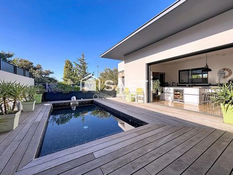 Villa contemporaine de plain-pied avec piscine et garage
