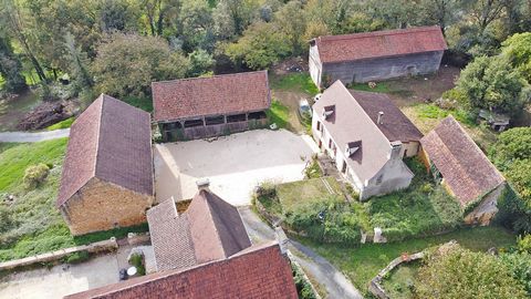 CENAC ET SAINT JULIEN 24250. Corps de ferme en pierres : Maison d'habitation de 114 m², granges, séchoirs, bâtiments agricoles. terrain d'env. 4680 m². Prix de vente : 349 000 euros (Honoraires charge vendeur). Au coeur du Périgord Noir, à 16 kms de ...