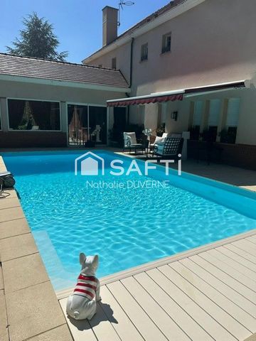 Propriété sécurisée sur le golf - 289 m2 - 7 pièces - terrain 1677 m2 - proche tous commerces - écoles - RER D