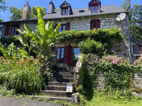 Maison en pierre avec chambres d'hôtes, piscine, gîte et espace bien-être