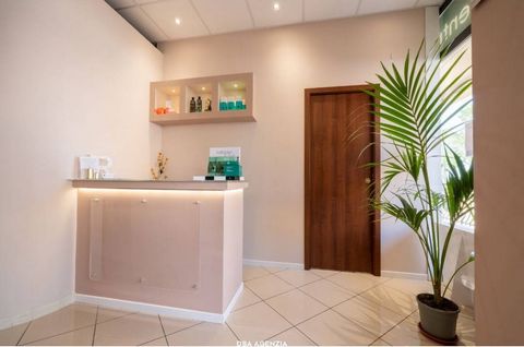 In Vendita: Centro Estetico Avviato Viterbo, Zona Riello Occasione unica per chi desidera avviare o ampliare la propria attività nel settore del benessere! Proponiamo centro estetico completo e perfettamente funzionante, situato in zona Riello, una d...