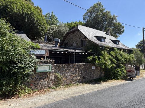 Propriété avec maison d'habitation, gîte, restaurant et piscine