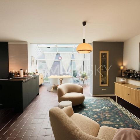 Herzlich Willkommen in Ihrem neuen Traumhaus! Dieses im Jahr 1985 erbaute Einfamilienhaus bietet mit ca. 142 m² Wohnfläche und insgesamt fünf Zimmern ein großzügiges und komfortables Zuhause. Es überzeugt durch eine gelungene Kombination aus klassisc...