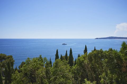 Villa Belle Époque, vue mer à Cap-d'Ail Vue panoramique, Proche
