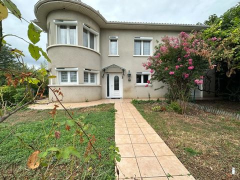 Jolie villa proche centre ville, quartier calme