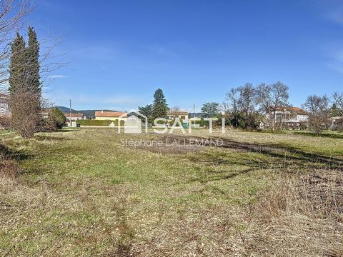 Terrain à bâtir à Saint-Julien-les-Rosiers