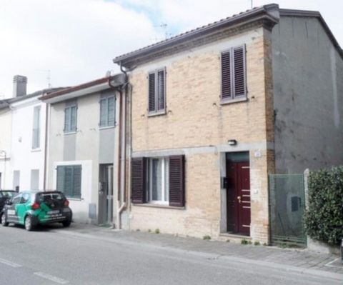 Village house situated is Sogliano al Rubicono, in the Emilia Romagna countryside, just 40 minutes’ drive away to the sea and the tourist towns of Rimini, Cesenatico etc and 40 minutes from the hilltop Republic of San Marino. The house is in excellen...