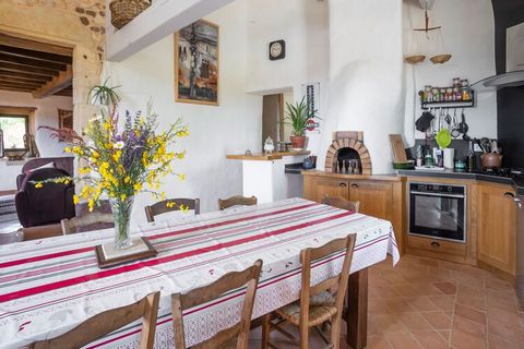 Come and stay in this charming holiday home isolated in peace in Mazeyrolles, in the Aquitaine region (42 km from Cahors) with your friends or family. The home features a terrace where you can enjoy your drinks in the evening and views of the garden....