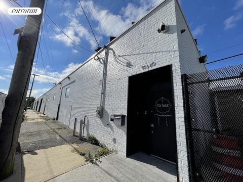 118-40 Montauk Street is a 6,2500-square-foot (250 ft x 25 ft) industrial warehouse in St. Albans, New York, within the East Queens submarket. The property is currently owner occupied and offers the perfect value-add opportunity for a new buyer to oc...