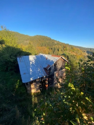 Price: €30.450,00 District: Pamporovo Category: House Area: 120 sq.m. Plot Size: 950 sq.m. Bedrooms: 2 Bathrooms: 1 Location: Countryside New Offer The property is located only 9 Km from Momchilovtsi village, 23 Km from Smolyan and 26Km from the ski ...