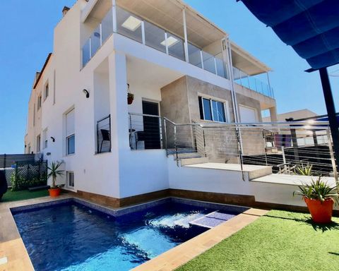 This Beautiful semi detached 3 Bedroom 3 Bathroom Villa is located just on the edge of Daya Nueva and must be seen to appreciate the high standards this has. Viewing is highly recommended. A few steps lead to the large and bright lounge/dining area w...