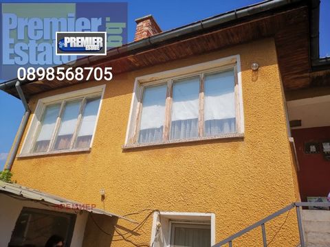 We offer to your attention a two-storey house 5 km. from the town of Pazardzhik, village of Gelemenovo. The house is located 1 km. from Trakia Motorway, on an asphalt street. The property has an area of 120 sq.m. + adjoining summer kitchen, garage. I...