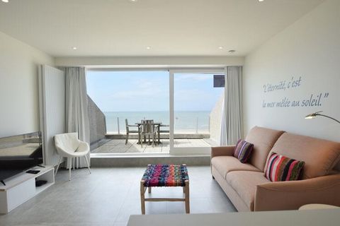 Exclusive stay with a view of the sea, a wonderful stay without worries. New studio. Stylish furnishings, sofa bed with 1m60 mattress and 1 bunk bed, kitchen with AEG appliances. Bathroom to completely relax with walk-in shower. Beautiful private ter...