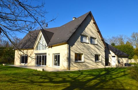 Maison de caractère de 390 m² utiles à Orvaux (27) avec parc de 4 200 m², idéale pour une vie paisible