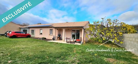 In the town of NESCHERS, just 15 minutes from ISSOIRE and 30 minutes from CLERMONT-FERRAND, we offer you this renovated single-storey house. This property consists of a spacious and bright living room thanks to these large bay windows, open to the ve...