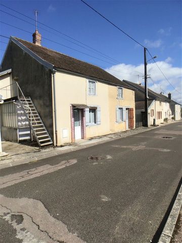 Former house of the Forges of Ste Colombe sur Seine, great potential, to renovate Sainte Colombe, village with schools, shops, doctor and varied community life, etc.....close to the Champagne road, Crémant and the national park. On the ground floor, ...