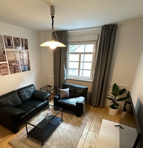Quiet, bright 2 room apartment in the center of Erlangen - 100m from the market place, 4 minutes walk from the ICE train station. Bakery and supermarket only 1 min. Fast 100 Mbit Internet. The kitchen is fully equipped, including a Nespresso machine ...