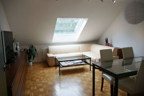The apartment is a 3 room attic apartment in a well-kept 8 party residential building. Due to the location in the attic and the large Velux windows (in the bedroom with blackout blinds), a lot of light enters the apartment. An outside parking space a...