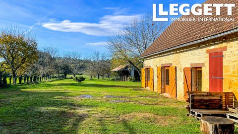 A25525NB24 - Make a living in the countryside of Sarlat, nearby the Dordogne river in one of the most touristic area : this dream may come true ! THIs property has a large family house of 180 m2 with 5 bedrooms + a 4-bedroom gite, a walnut grove, ove...