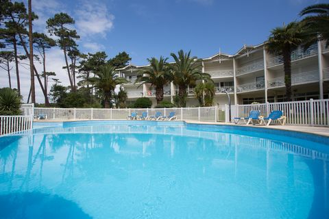 Luxury apartments on the Moliets golf course and near the beaches of the Atlantic coast. In Moliets you can walk on foot on the pleasant promenade along the sea, visit different boutiques, restaurants and cafes. In the surrounding area are beautiful,...
