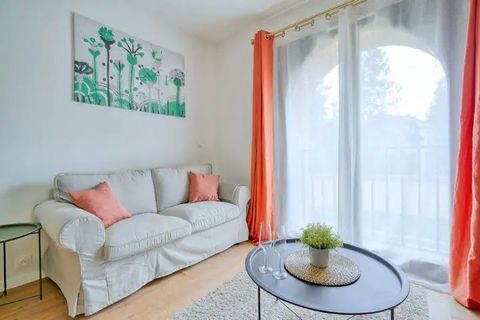 ✹ Whole apartment with its welcome guides to discover the city and its surroundings. ✹ Box Fiber Internet and TV decoder. ✹ Linen (Duvet, Sheets, Towels, carpet...) ✹ Coffee maker and kettle with coffee and tea available. ** Living room :** ✧ Sofa ✧ ...