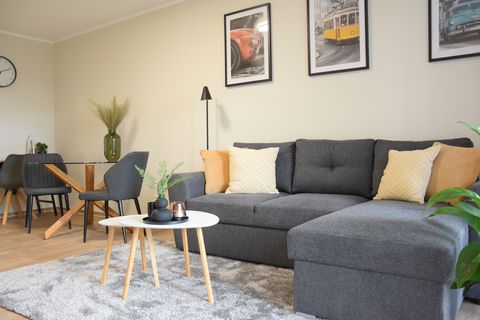 Die repräsentative Größe und die besonders hochwertige Ausstattung machen das Leben im Apartment Serenity zu einem Wohnerlebnis der besonderen Art. Im Wohnzimmer können Sie auf dem gemütlichen Sofa ausgiebig entspannen, während der Smart-TV inklusive...