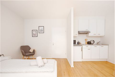 Cozy 30-square-meter apartment! Welcome to our beautiful apartment in Vienna! The apartment not only offers a cozy atmosphere but also a practical layout. The separate bedroom ensures restful nights, while the work desk is ideal for productive work. ...