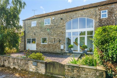 A simply stunning and substantial barn conversion representing contemporary living and situated in countryside of the highly sought-after village of Lumby. Having been beautifully upgraded by the current owners the property now provides sensational a...