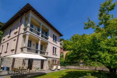 In a prestigious residential area, just a few minutes from the city centre, an important and elegant Art Nouveau villa of around 520 m2 is proposed, with a wonderful panoramic view of the lake and a planted garden of 500 m2. The 