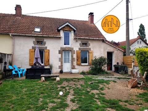 JMS IMMOBILIER offers you in EXCLUSIVITY, a few km from the motorway and the future lithium mine of ECHASSIERES in the village of DURMIGNAT, a semi-detached house of about 92 m2 composed of a beautiful living room and two bedrooms (possibility three)...