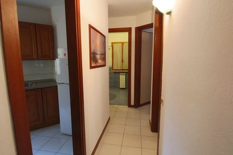 Appartement in villa in Tombola di Giannella met eigen ingang, eigen parkeerplaats voor de deur en airconditioning. Het vakantiehuis bestaat uit een woonkamer met kitchenette, 2 badkamers en 3 tweepersoonskamers en een open mezzanine met een eenperso...
