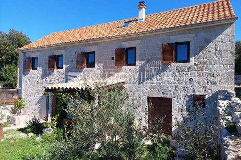 Pelješac, Potomje, renovated stone house with garden in peace environment. The old stone house with a floor plan gross area of 150 m2 and a wall width of 60 cm was completely renovated in 2017 in a rustic style, where it retained its original form wi...