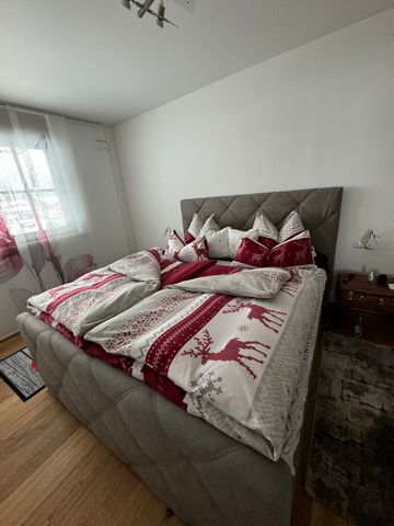 This beautiful apartment, which is located on the first floor. In the apartment you have two pretty rooms for free development. The property's energy certificate is current and available. The apartment is barrier-free and can be easily reached via an...