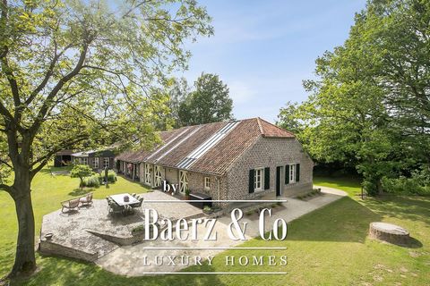 A unique property in a beautiful location, where you can fully enjoy peace, space and privacy! In recent years, this detached farmhouse has been partly renovated with great care in 17th-century style, but with all the comforts of today. There are ple...