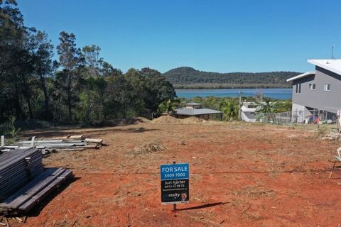 Owner selling their dream due to ill health.. Large block ( 850m2 ) with two street frontage, rear a waterfront street and fronting onto a Cul-de-sac.... panoramic water views across Canaipa passage to Nth. Stradbroke island. Some building materials ...