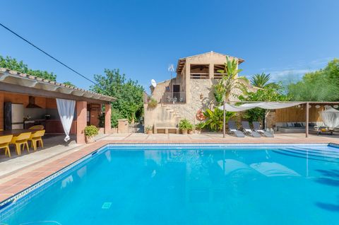 Precious country house with private pool in Sant Llorenç des Cardassar. It is prepared for up to 10 persons. The extense outside area counts with a private chlorine pool of 12x6m, with a maximum depth of 1,90m and an exterior shower, to wash of the c...